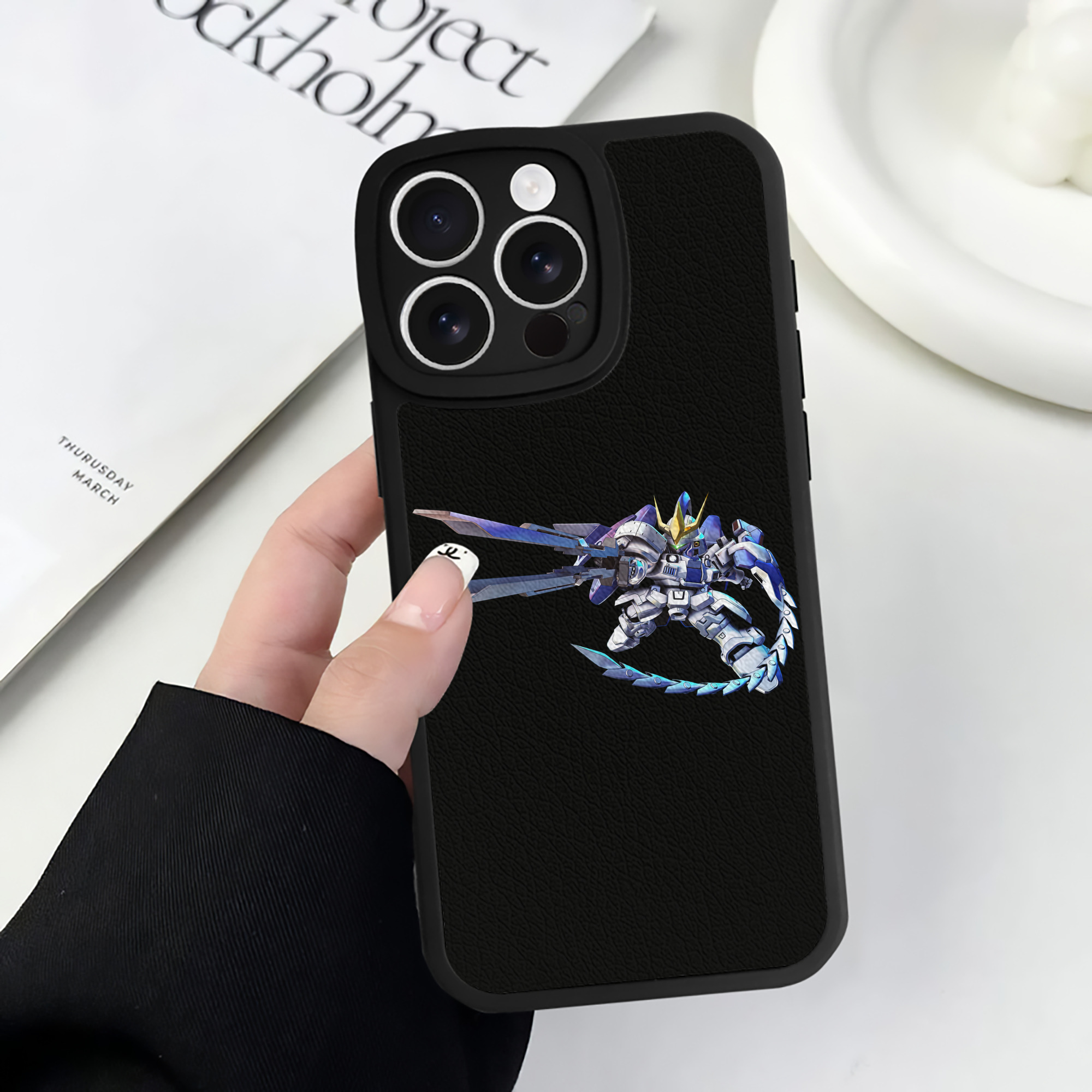 （画像用） 機動戦士ガンダム Mobile Suit Gundam 【iPhone 16シリーズ対応】シリコンスマホケース（レザー調） 材質：シリコン